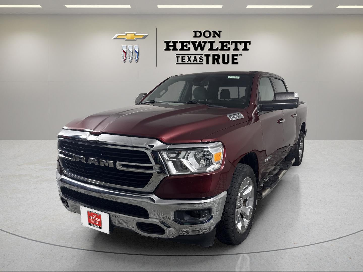 2019 RAM 1500 Big Horn/Lone Star Crew Cab 4x2 5'7" Box in Red — front three-quarter view