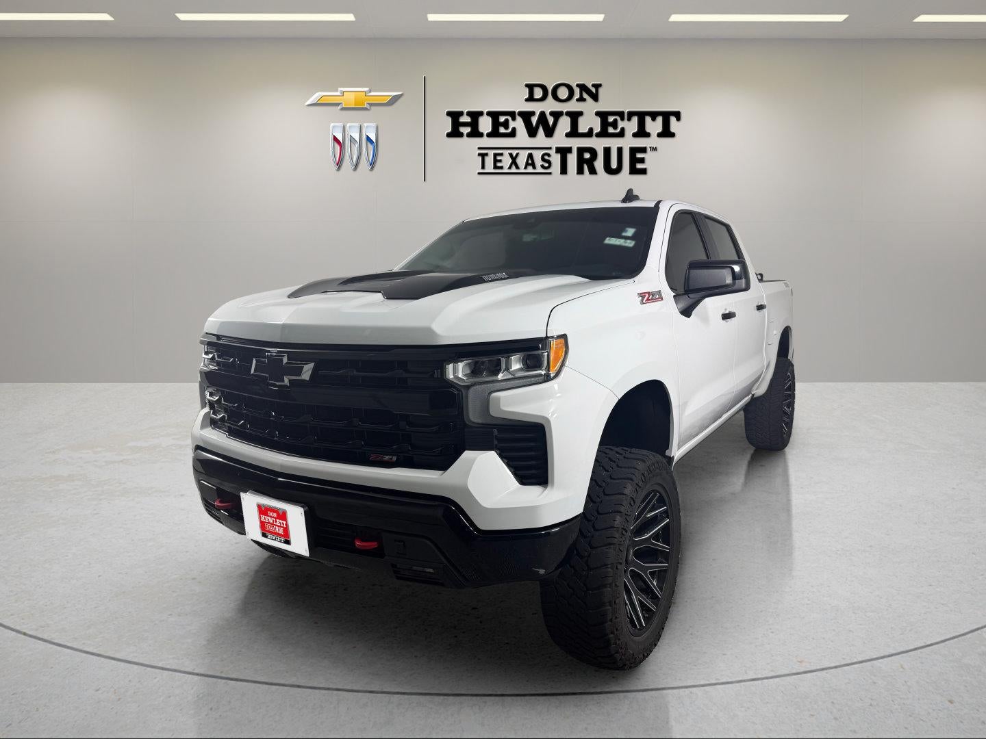 2024 Chevrolet Silverado 1500 LT Trail Boss in Summit White — front three-quarter view